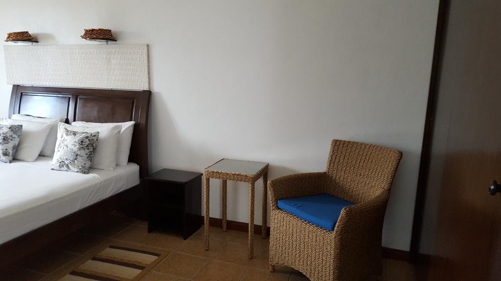 Villa Kayola - Self Catering Pointe La Rue Екстериор снимка